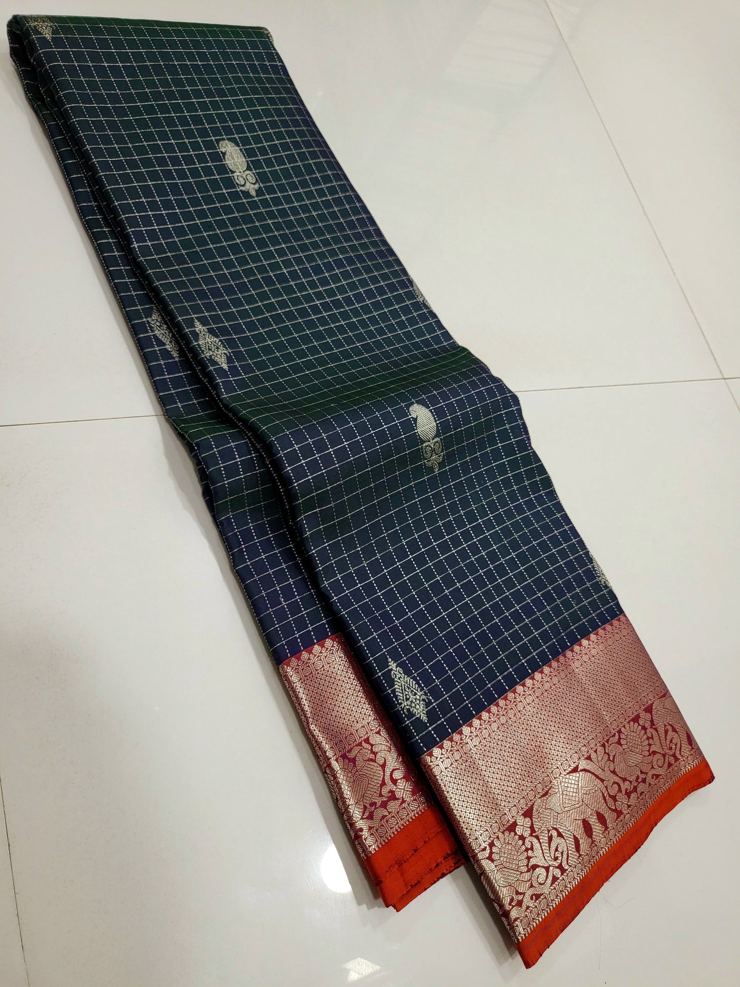 Kanchipuram Traditional Vaira Oosi Silk Saree 010