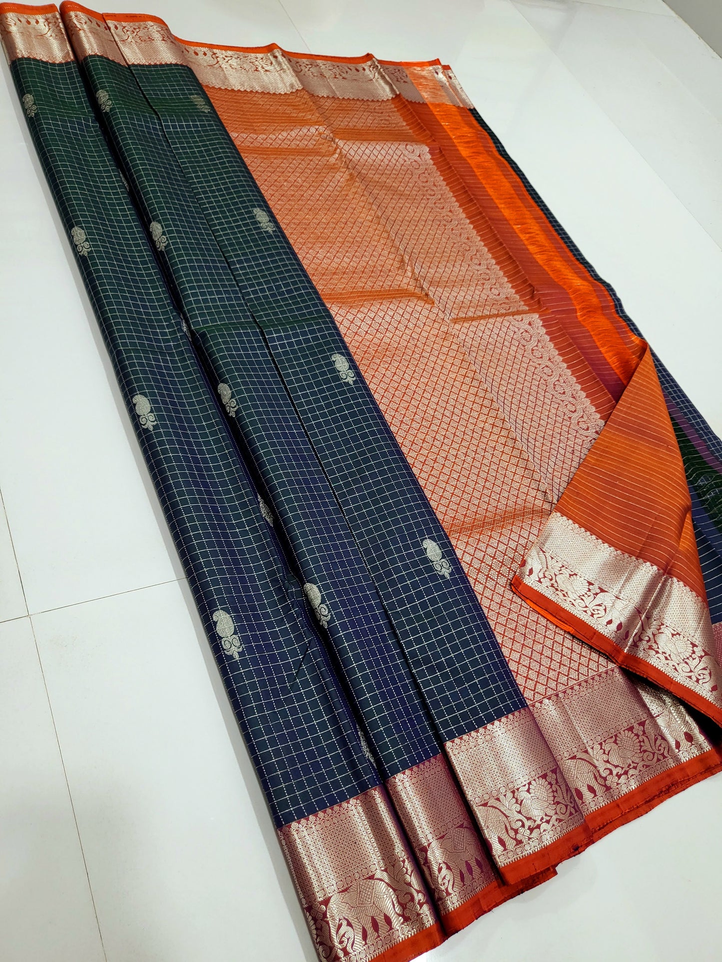 Kanchipuram Traditional Vaira Oosi Silk Saree 010