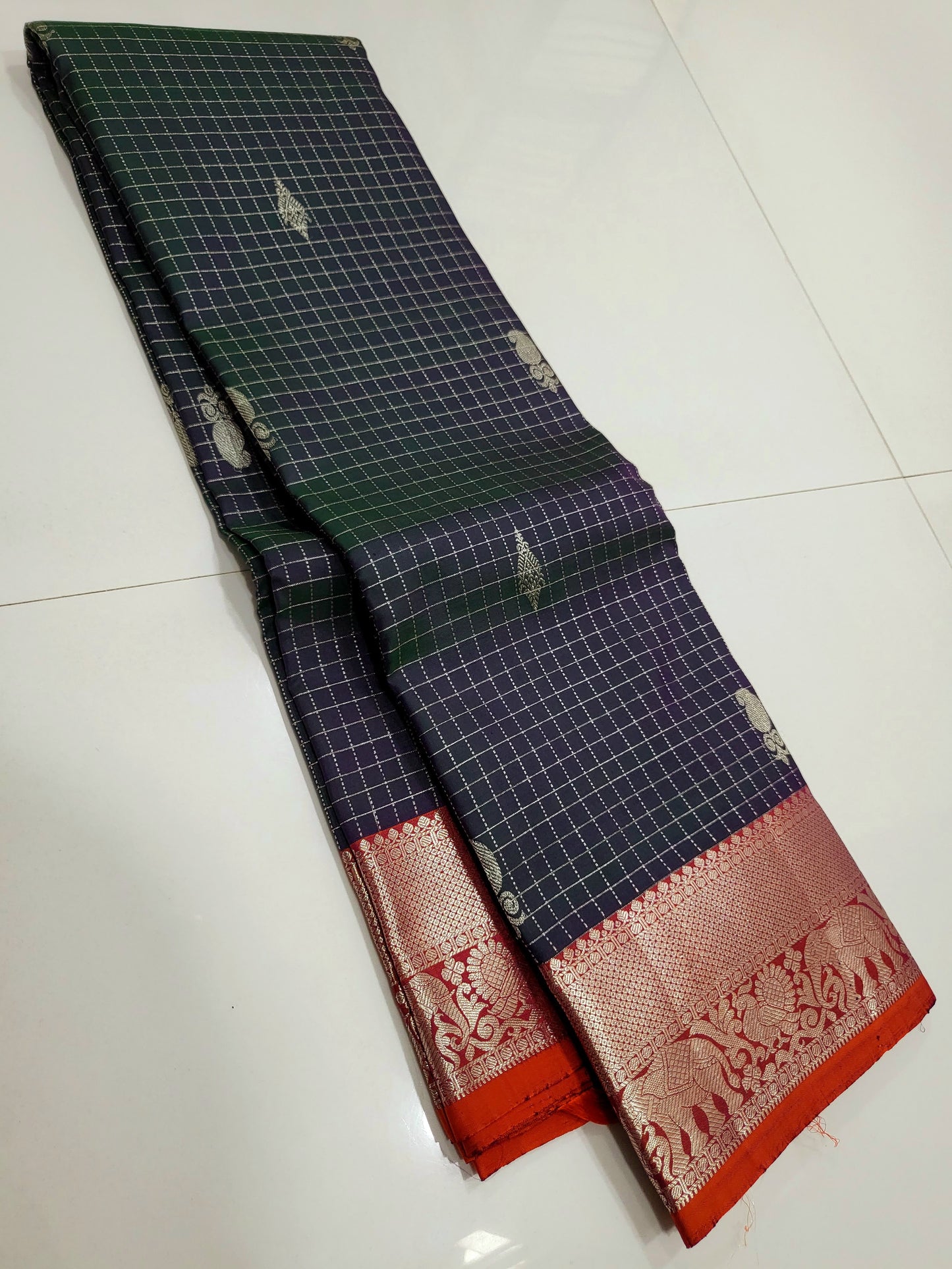 Kanchipuram Traditional Vaira Oosi Silk Saree 008