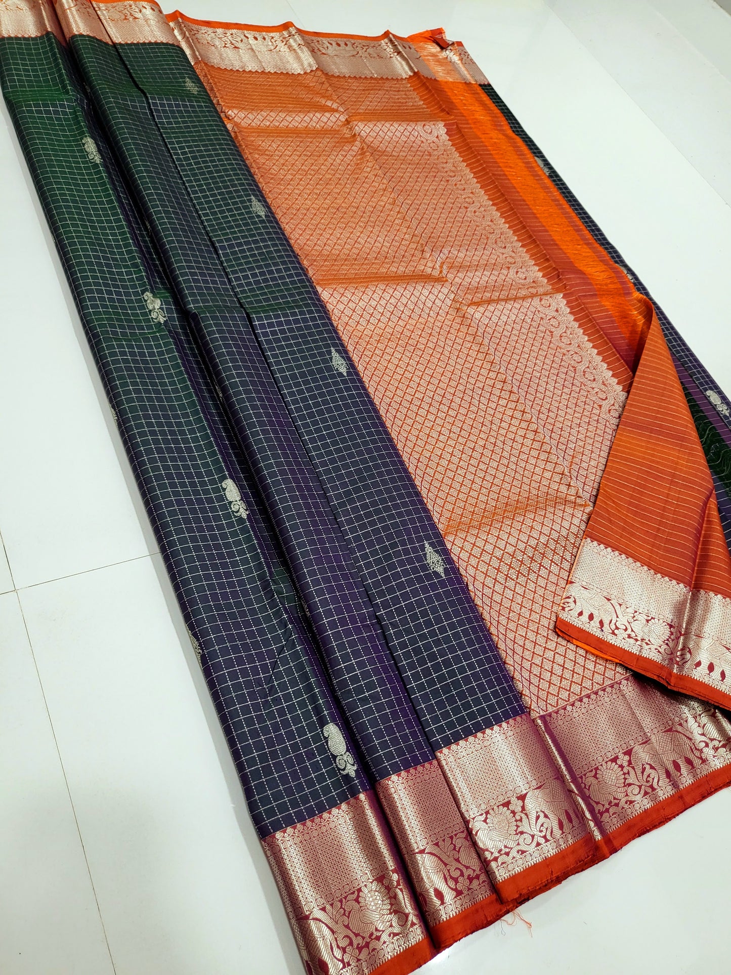 Kanchipuram Traditional Vaira Oosi Silk Saree 008