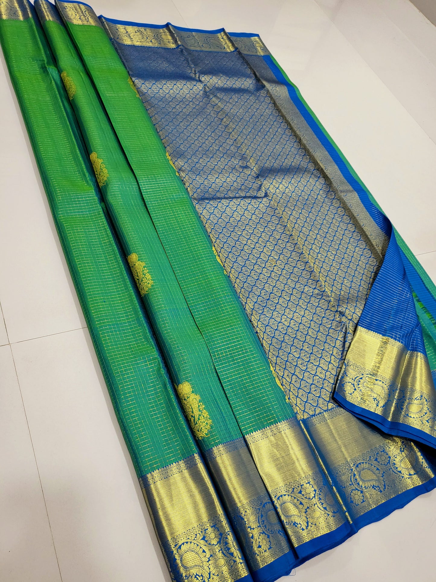 Kanchipuram Traditional Vaira Oosi Silk Saree 007