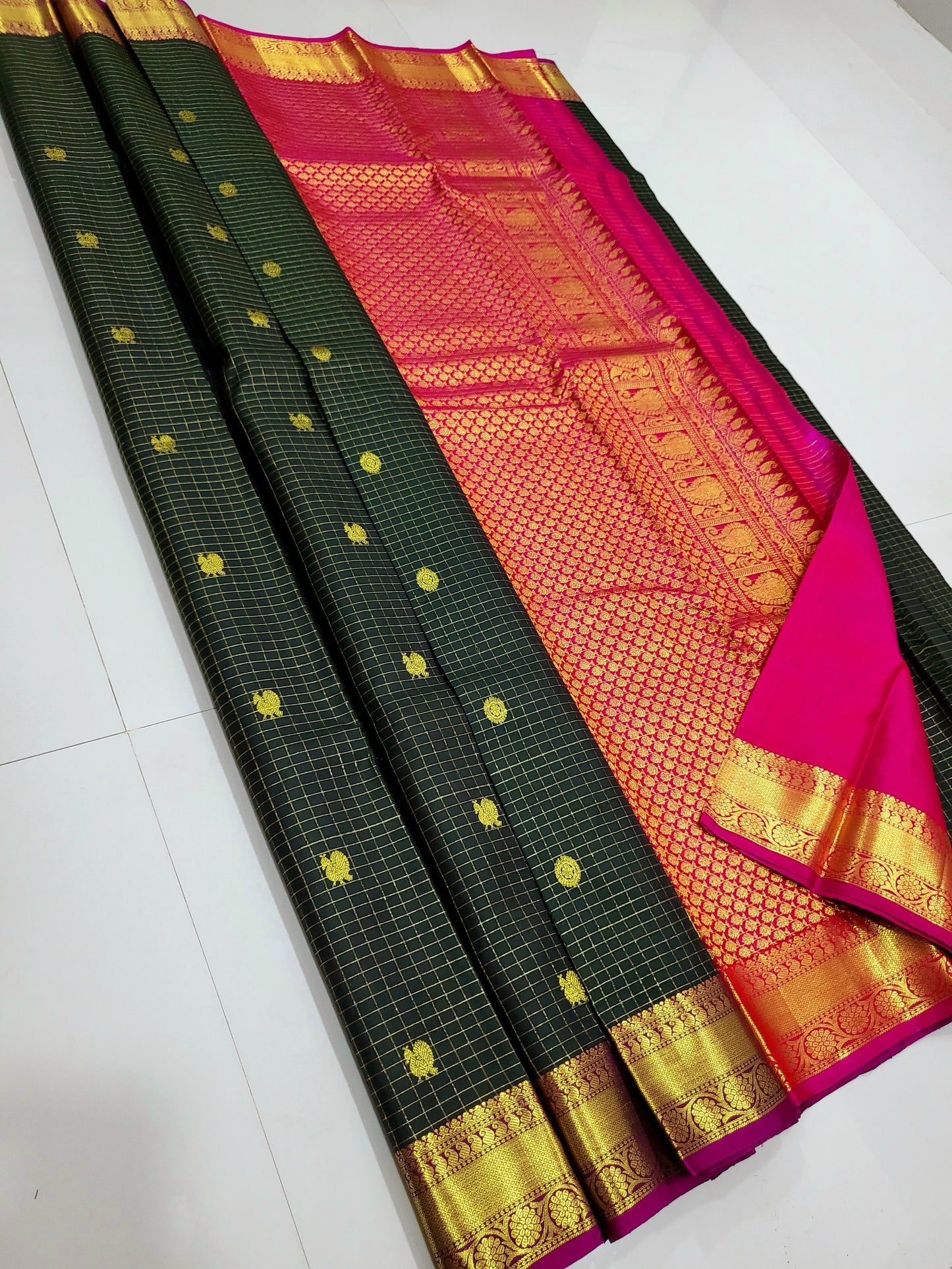 Kanchipuram Traditional Vaira Oosi Silk Saree 002