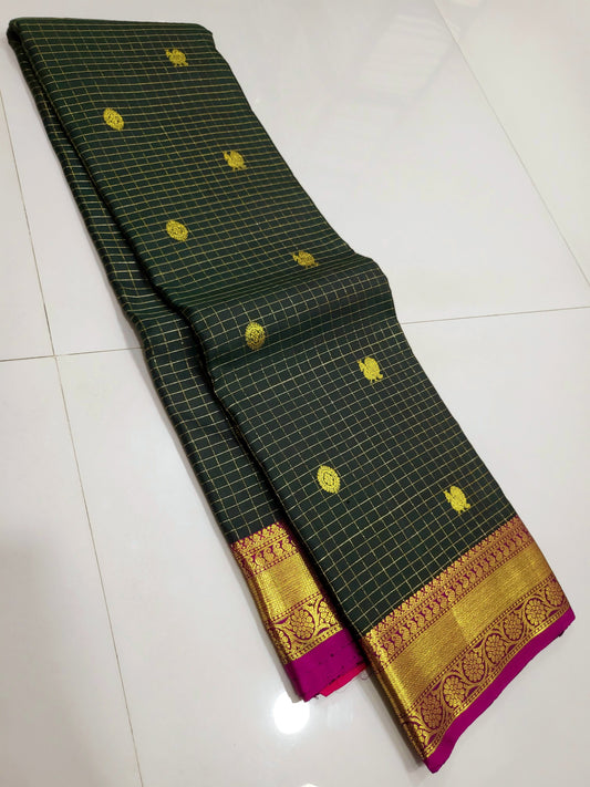 Kanchipuram Traditional Vaira Oosi Silk Saree 002
